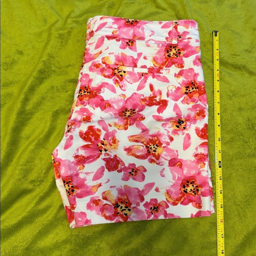 Isaac Mizrahi Pink Floral Print Shorts Bold Resort Wear Summer Vacation Chic, 14 - Picture 5 of 7